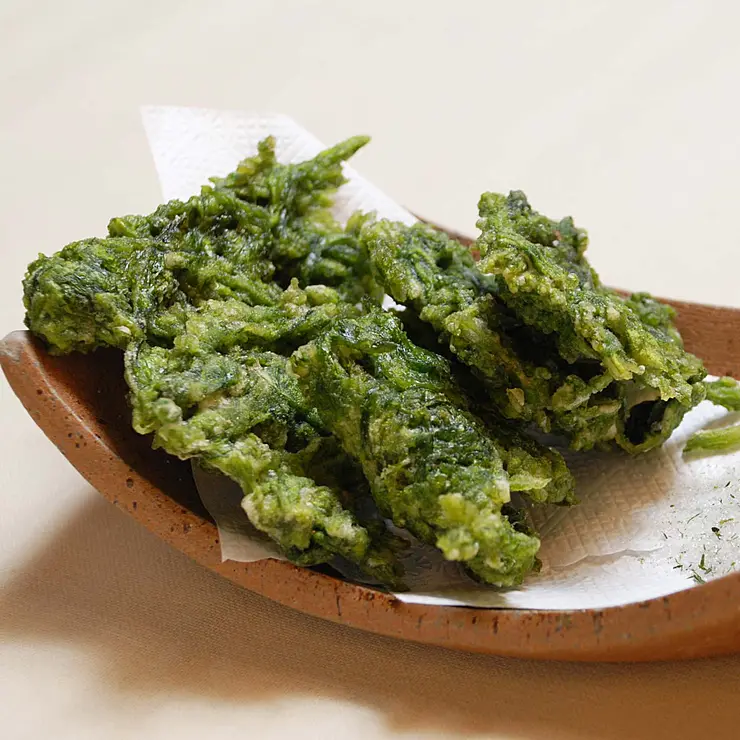 青さのりがたっぷりかかった天ぷら