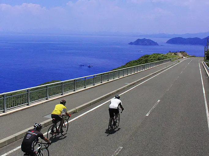 東シナ海の海岸線サイクリング