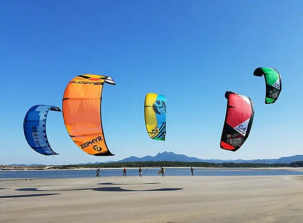 砂丘ではカイトボードが楽しめます。