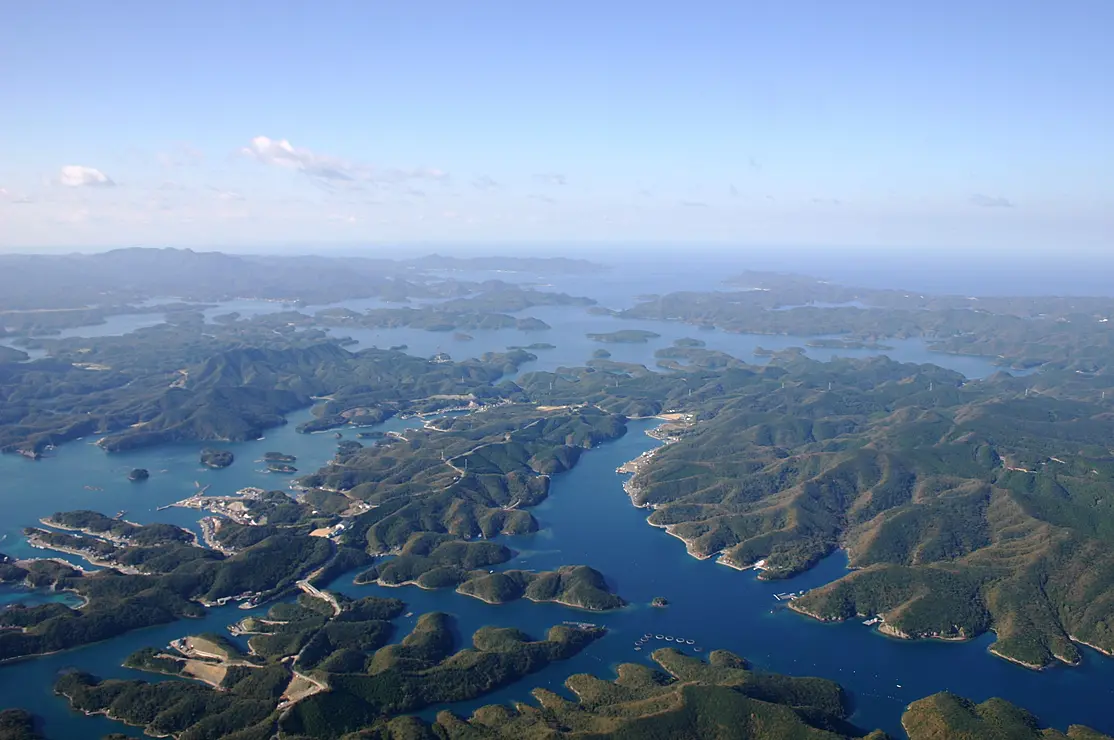 対馬の多島海・浅茅（あそう）湾が広がる、手つかずの雄大な自然を楽しむことができます。