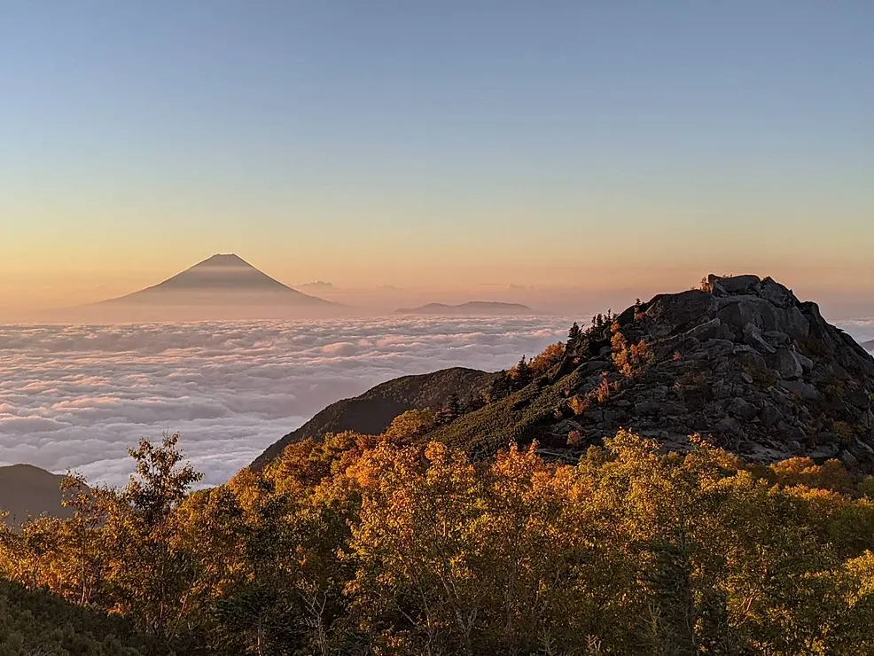 朝焼けの富士と鳳凰三山