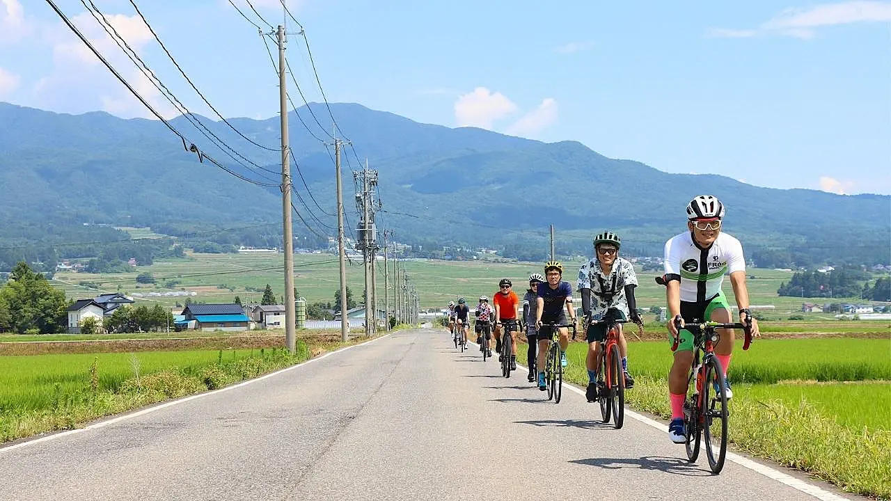田園風景の中をサイクリング