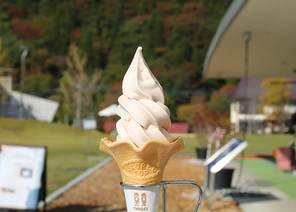 桃色のソフトクリーム