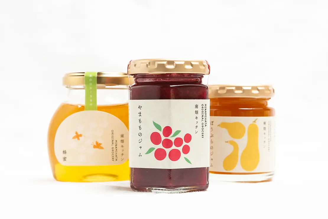 収穫時期が1週間と短く、特有の甘酸っぱさが特徴の希少価値の高い果実です。商品は中ノ島公園などで購入できます。那珂川市のヤマモモを使用したジャムやアイスをご賞味ください。