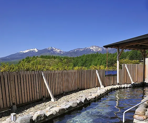 八ヶ岳を望む露天風呂