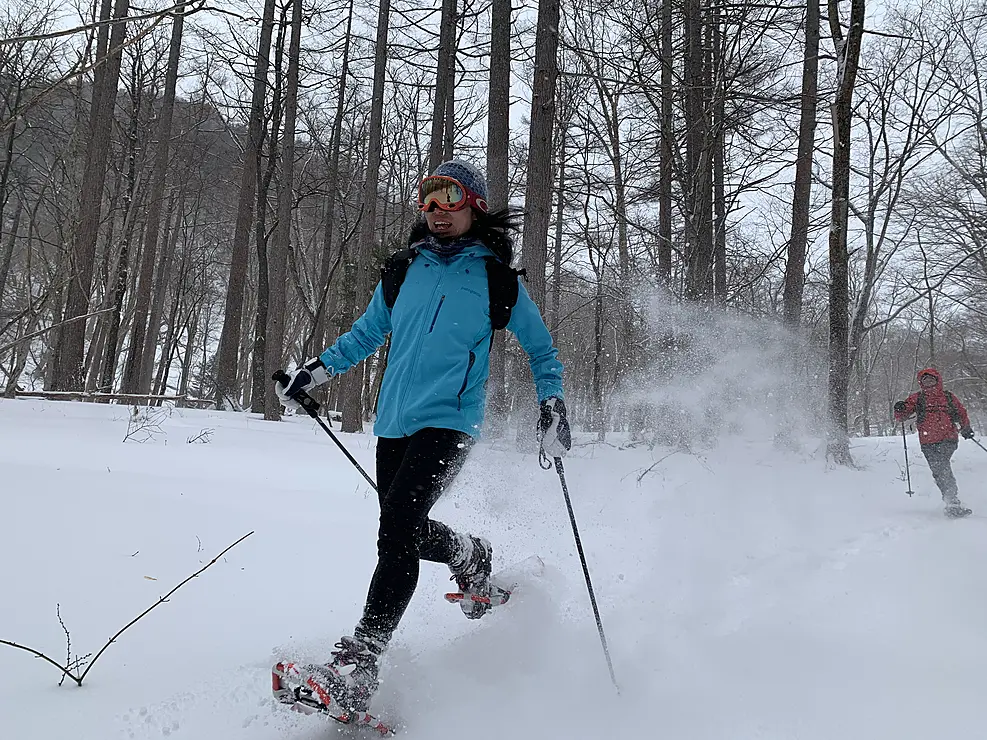 スノーシューを楽しむ様子
