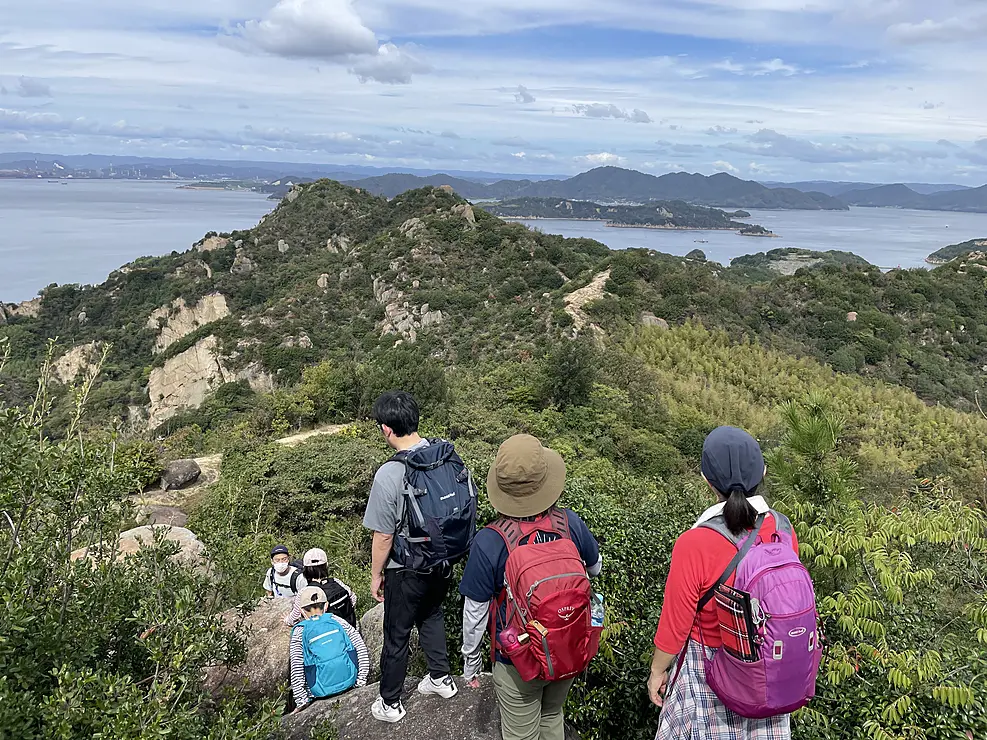 白石島をトレッキング