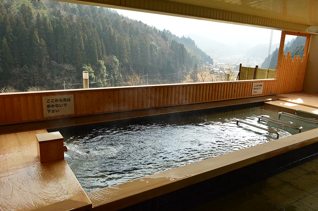 あやべ温泉の露天風呂