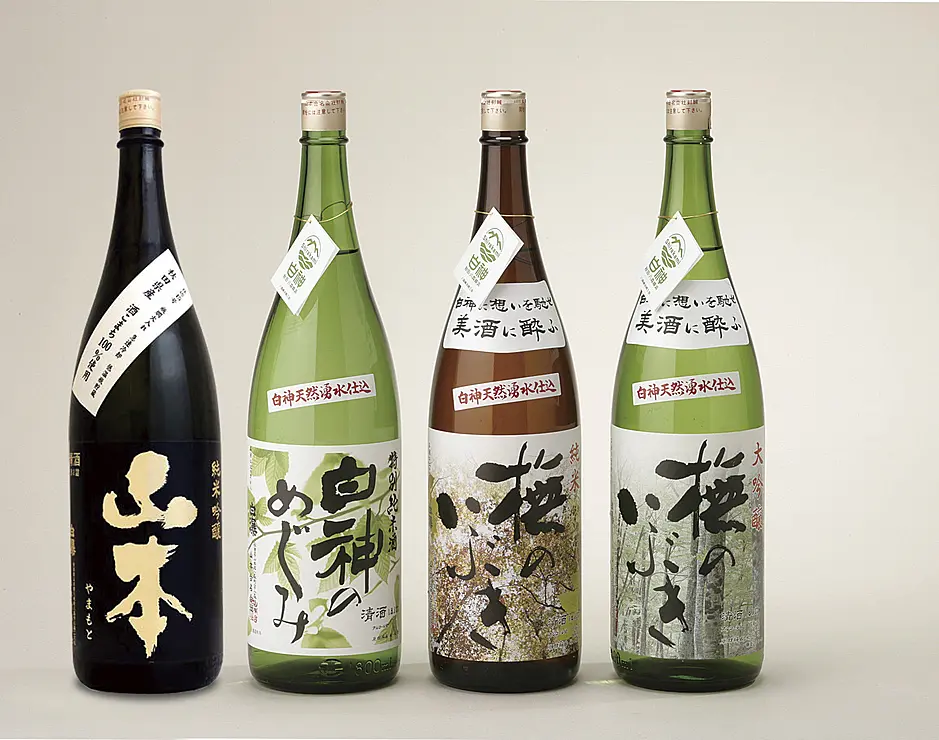 4本の日本酒の瓶