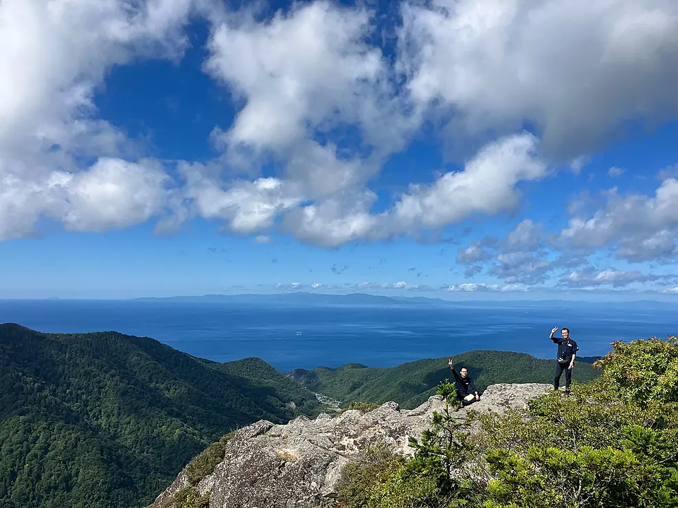 岩山から海を望む風景