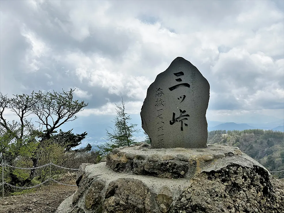 三ッ峠山の石碑