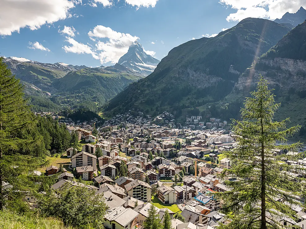 ツェルマットの村とマッターホルン（夏）