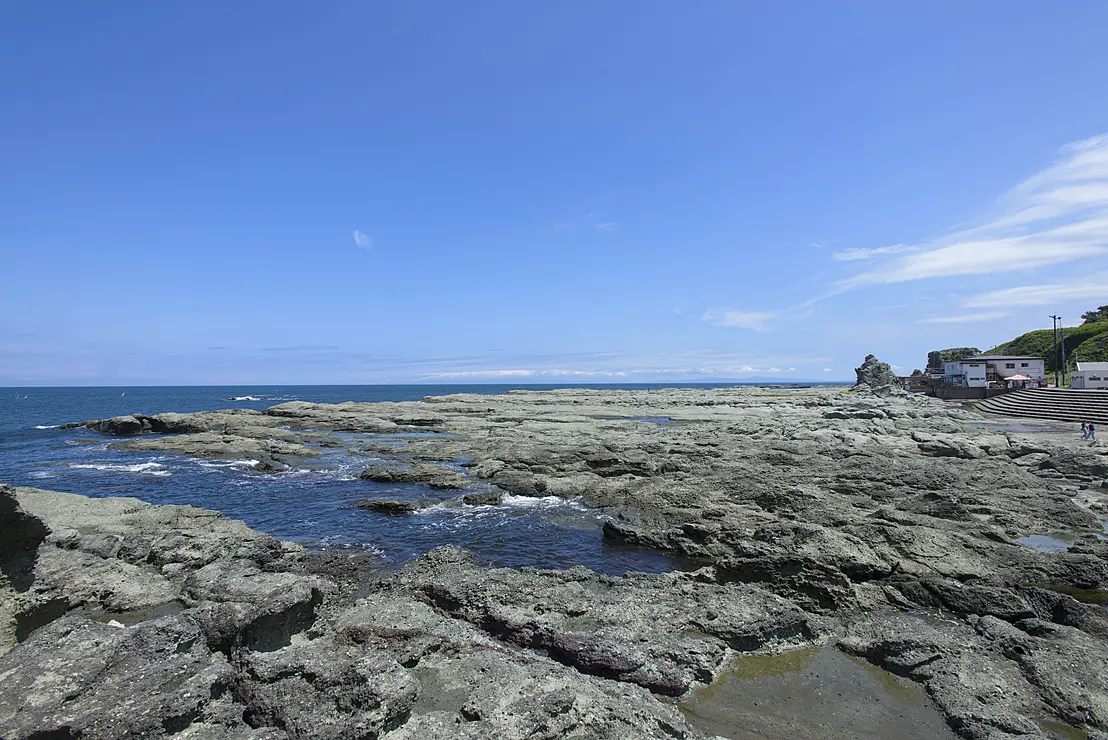 岩畳が続く海岸
