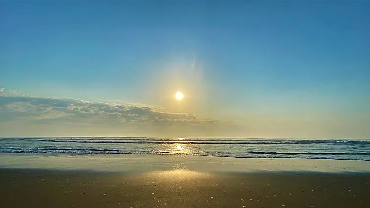 大竹海岸からのぼる朝日