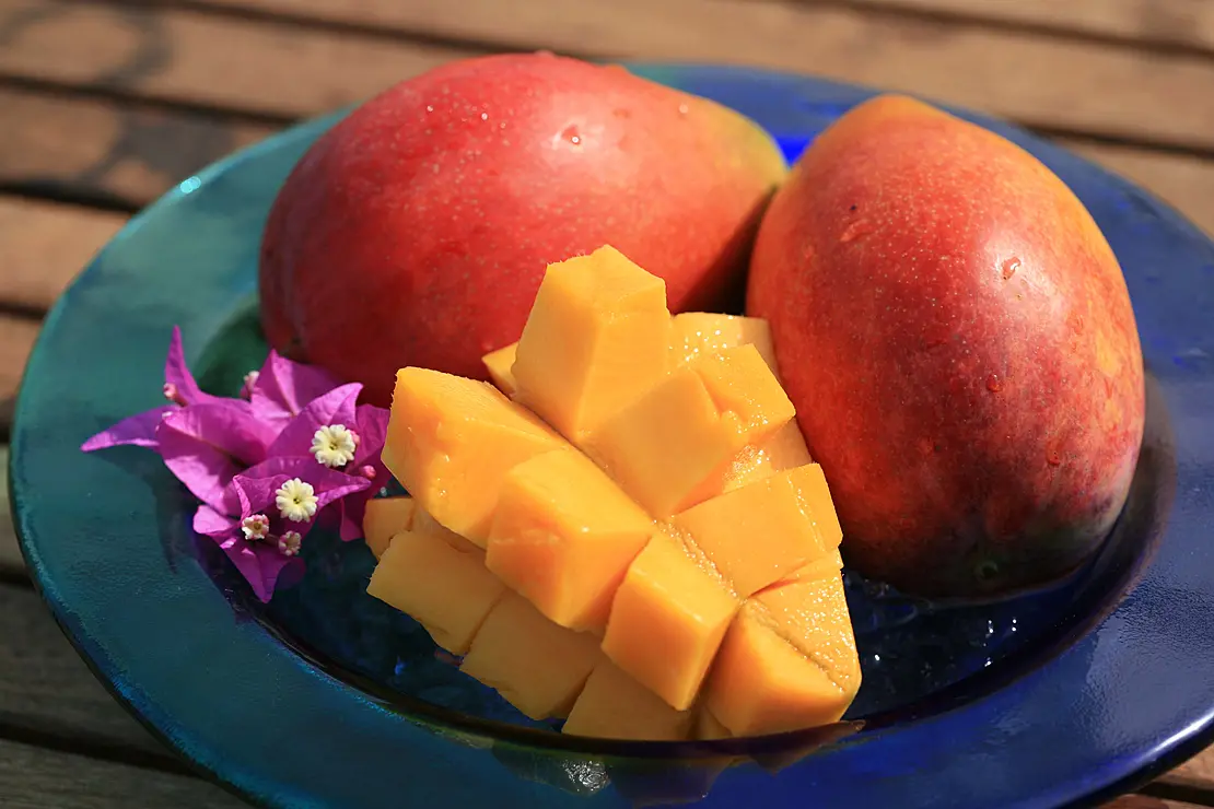 カットされたマンゴー