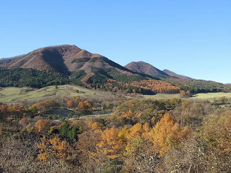 紅葉の山々