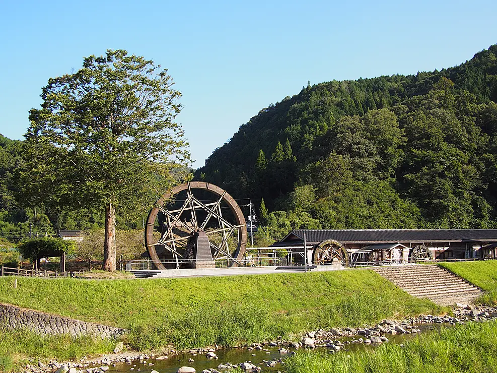 夢すき公園の親子孫水車