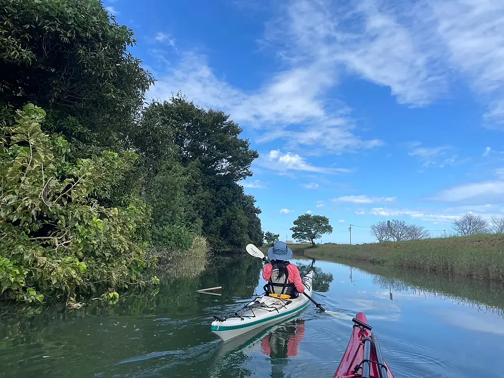 大淀海岸をカヤックでこぐ