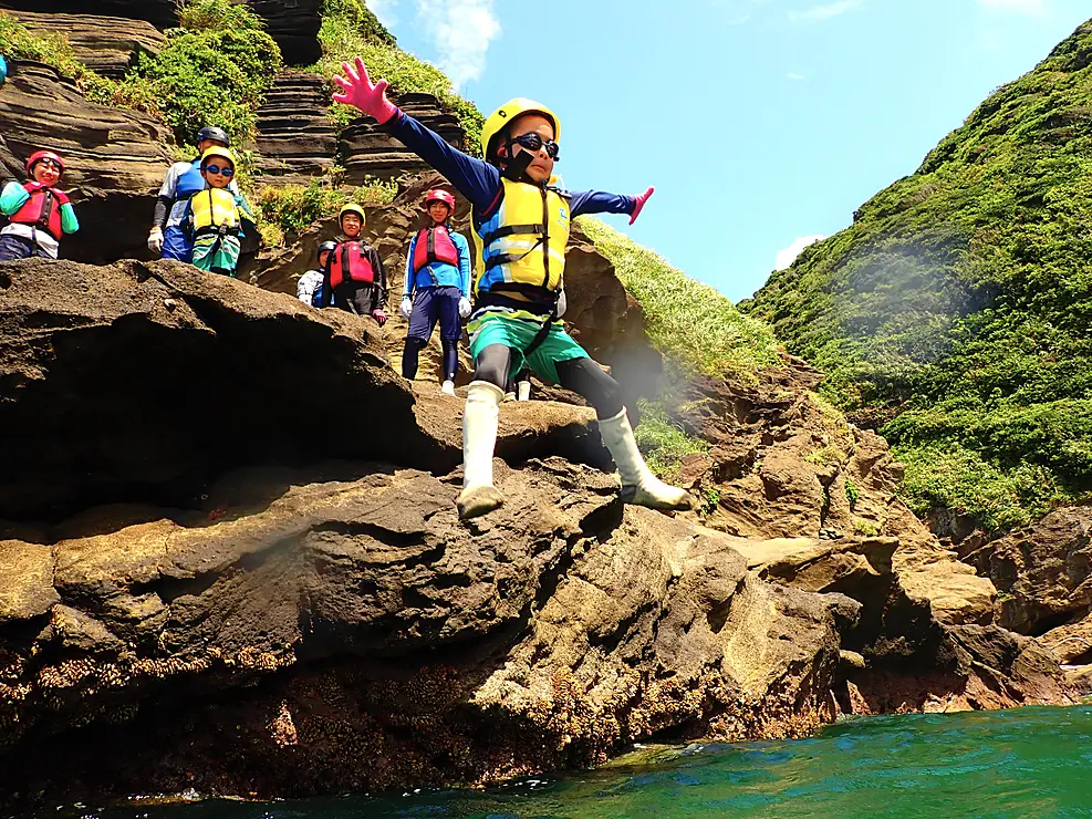 海岸から海へジャンプ