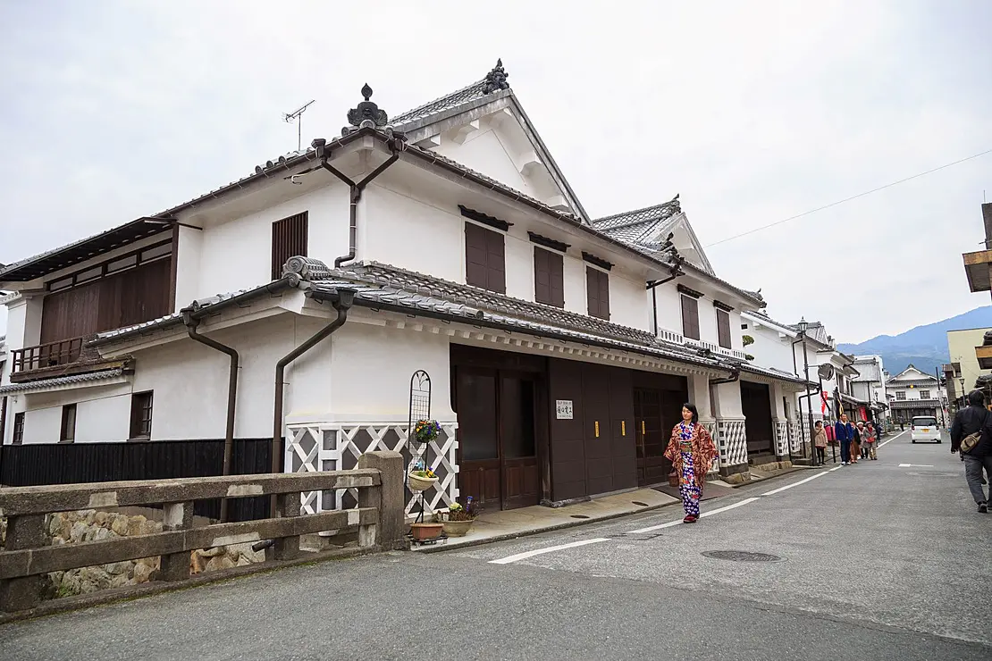 白壁の街並み