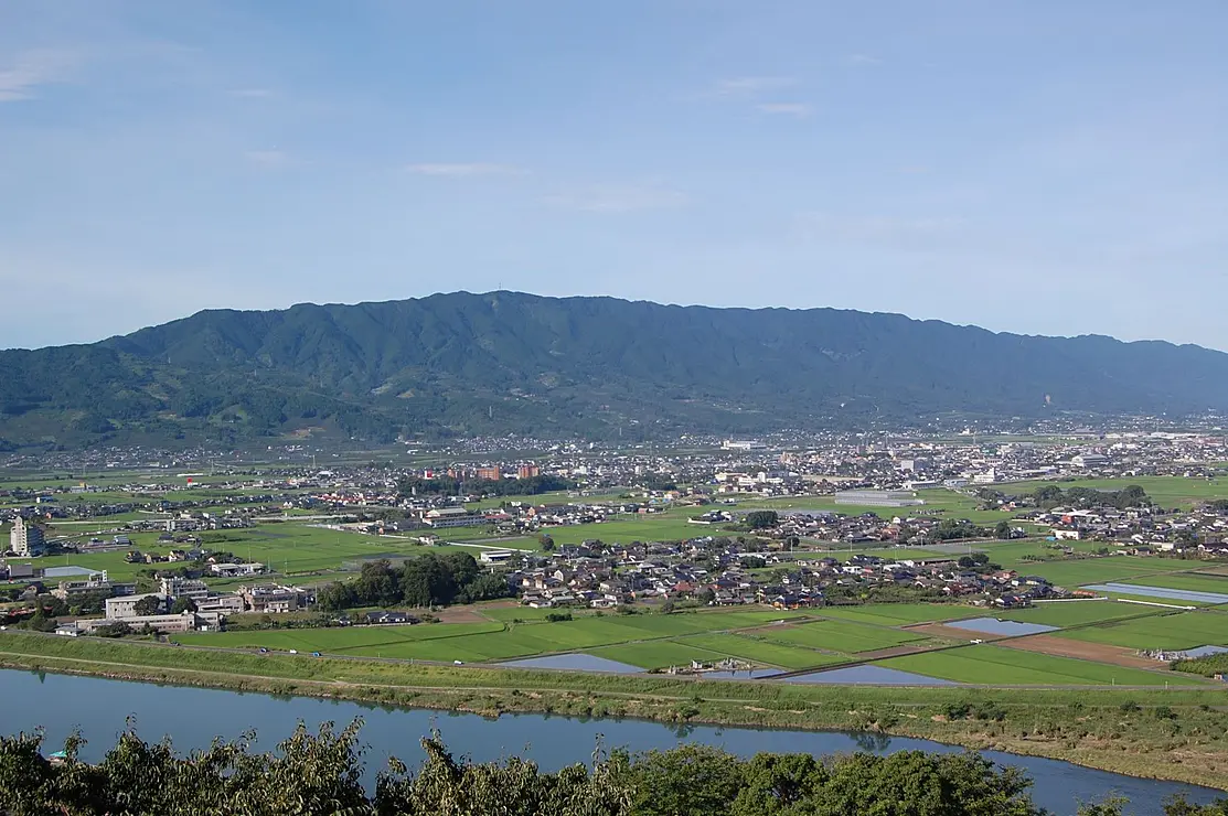 耳納連山と市内の全景
