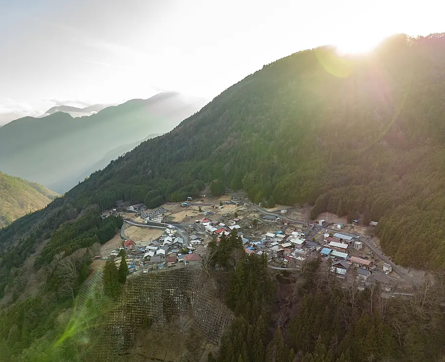 山あいの集落