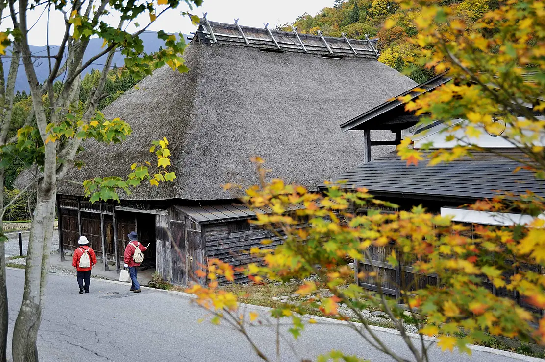 藁ぶきの古民家