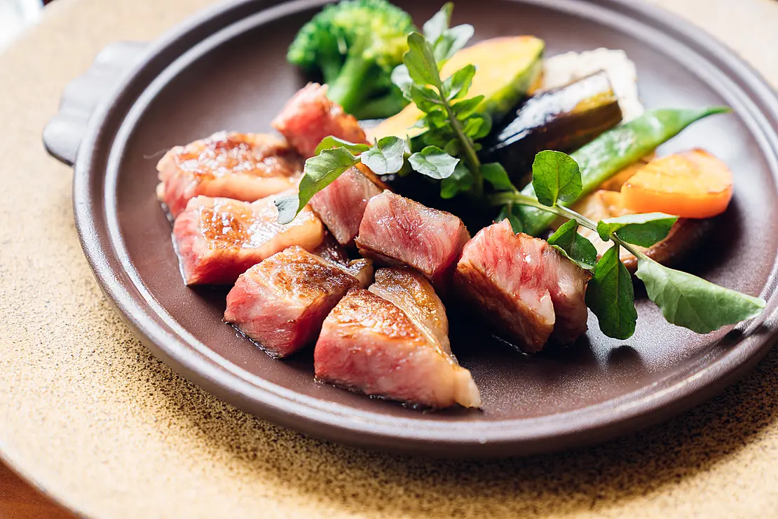 お皿に盛られたお肉