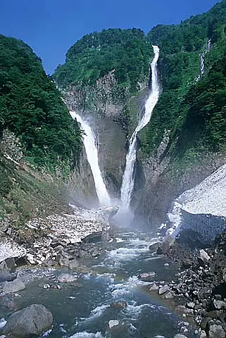 荘厳な滝