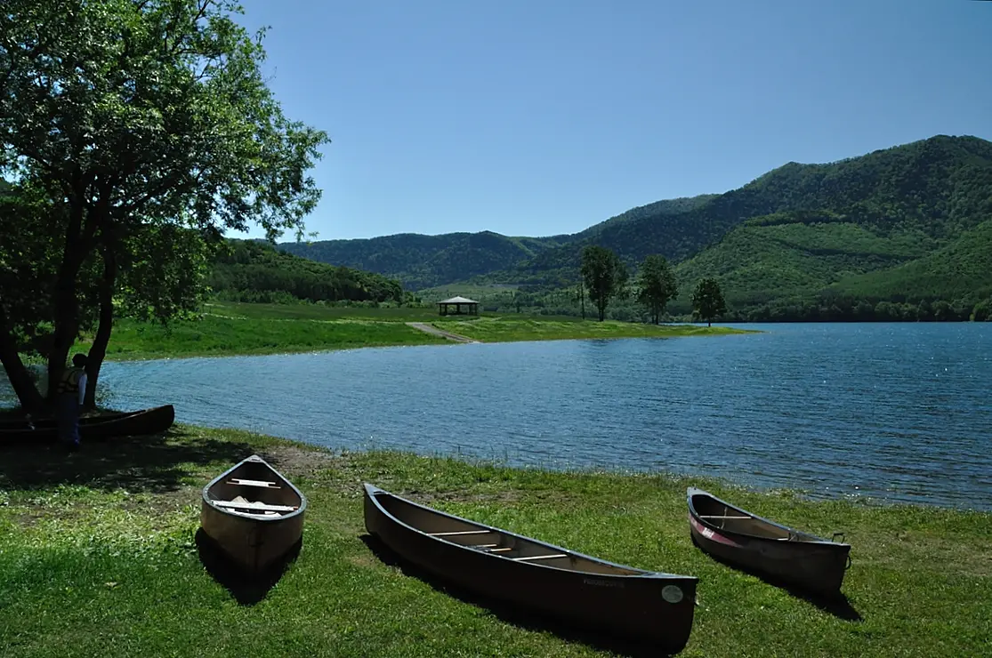 湖とカヌー