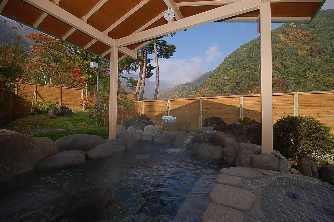 中央アルプスを望む露天風呂