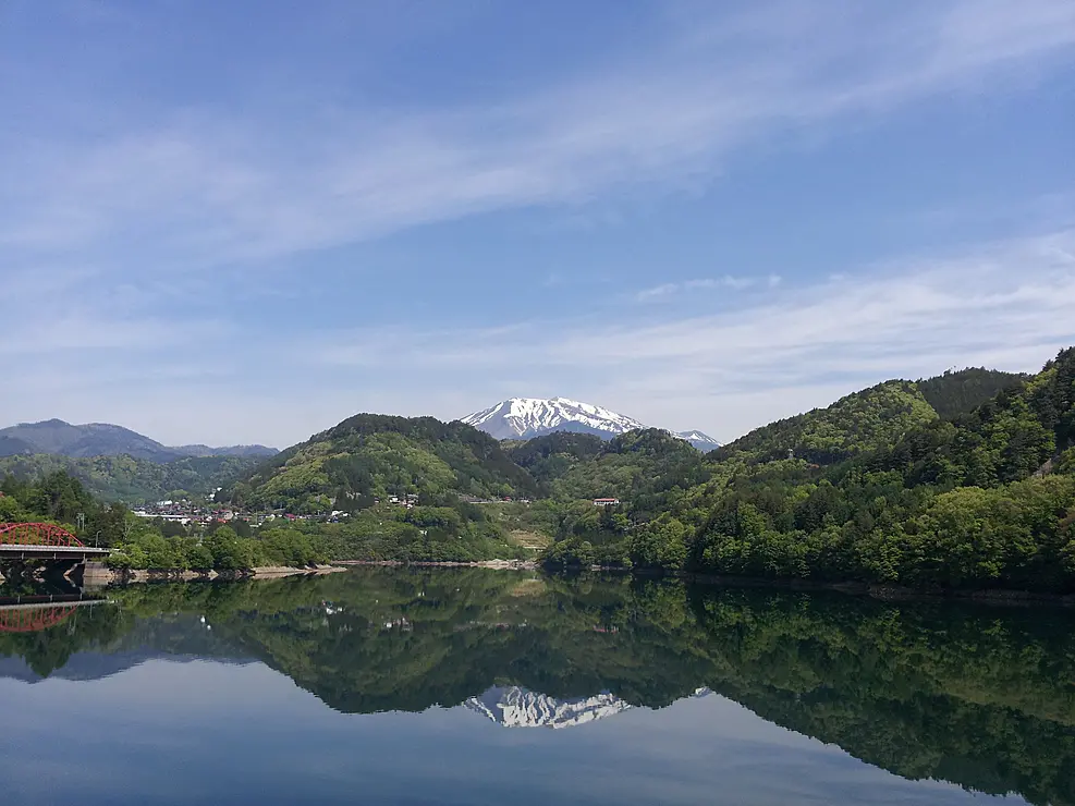 湖面に映る御嶽山