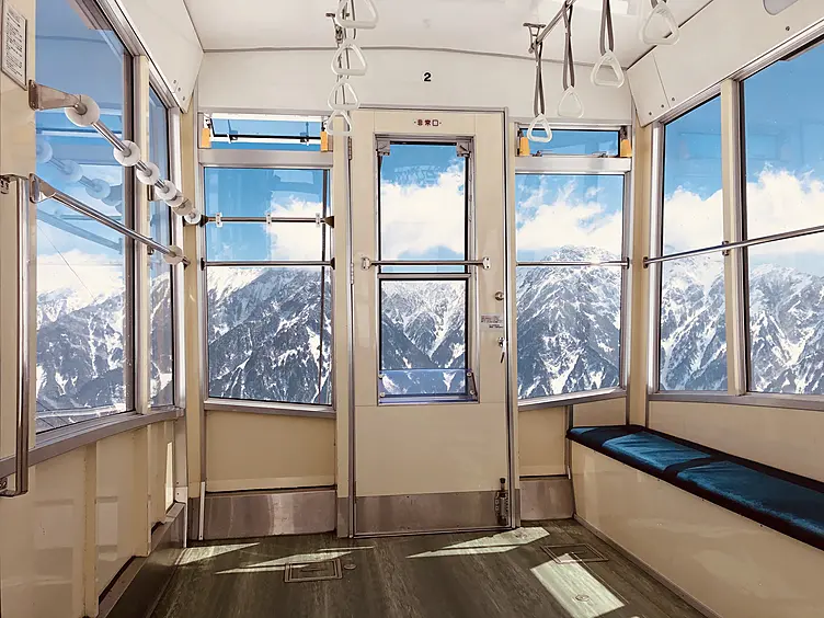 立山ロープウェイからの景色