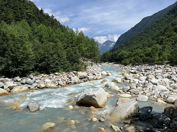 広々とした河原