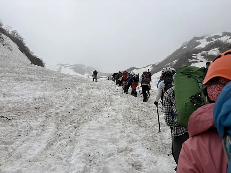 針ノ木岳慎太郎祭雪渓登山の様子