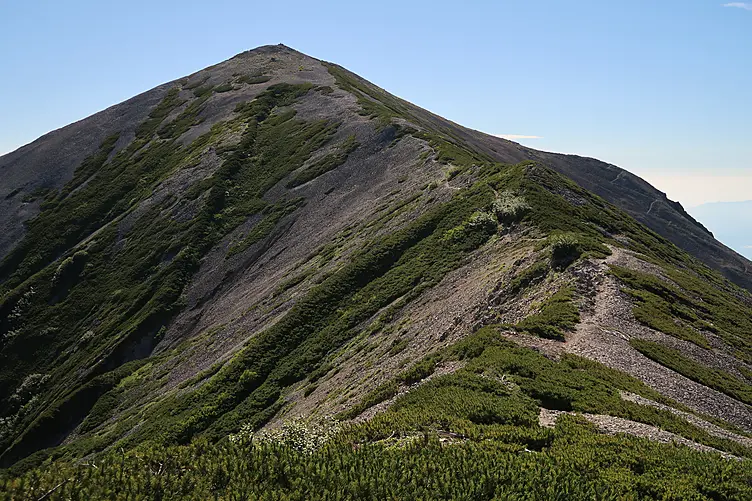 蓮華岳山頂へと続く稜線