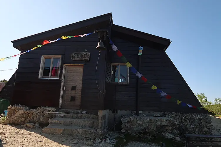 ランプの小屋で有名な船窪小屋