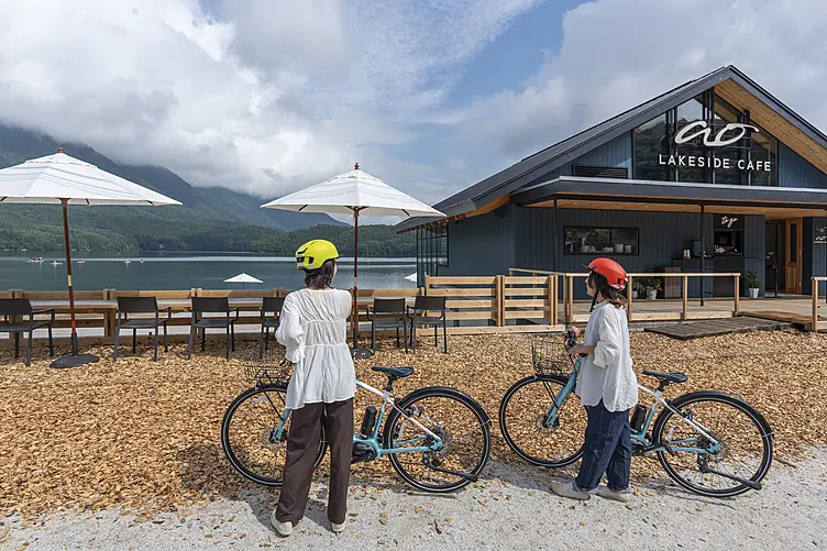 サイクリングの途中で立ち寄りたいao LAKESIDE CAFE