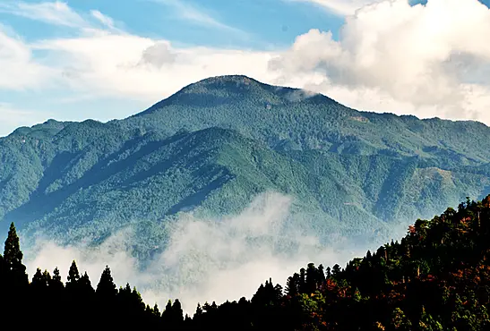 白髪山全景