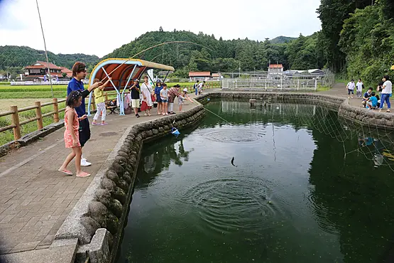 美祢市養鱒場釣り堀