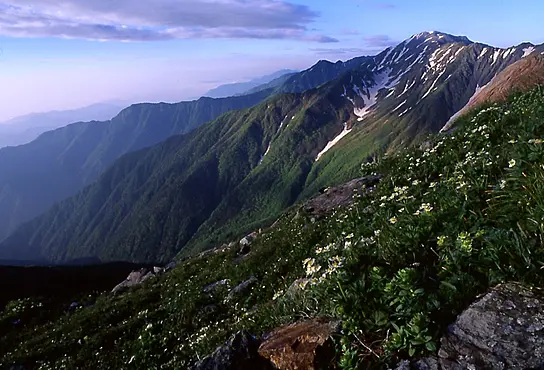 朝焼けに染まる高山