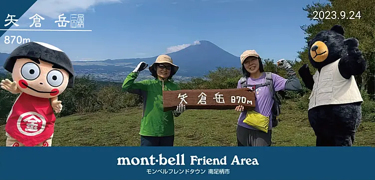 ARフォトフレームで撮影する女性2人