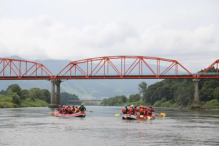 ラフティングでワイワイ