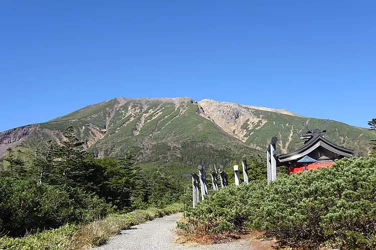 快晴の空と御嶽山