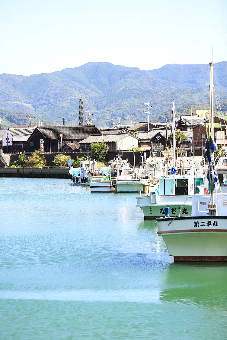 古い町並みと船着場