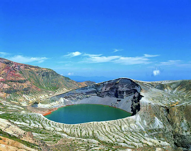 エメラルドグリーンの沼