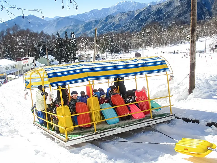 大型そりの乗り物「トロイカ」