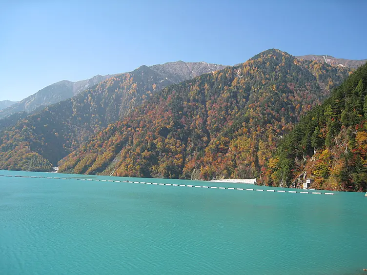 高瀬ダムの紅葉