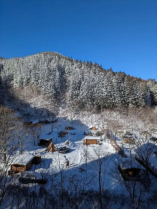 冬のキャンプ場