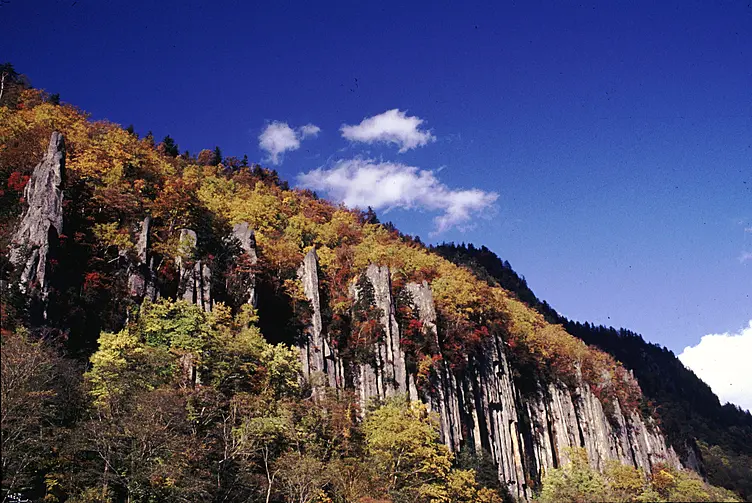 柱状節理と紅葉
